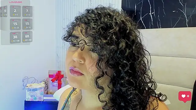 Reginavegaa online show from June 4, 2026, 11:37 am