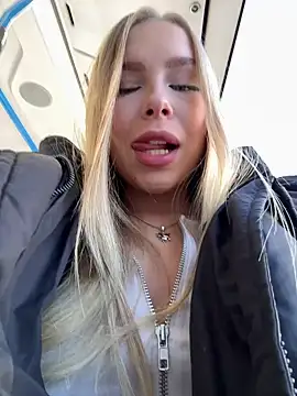 Snapshot of mur_girl chatting on February 21, 2025, 8:40 am mur girl online show from February 21, 2025, 8:40 am