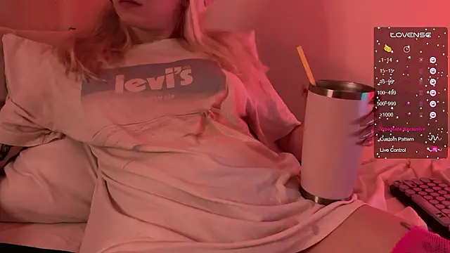 Snapshot of h2h0e chatting on December 6, 2024, 7:39 pm h2h0e online show from December 6, 2024, 7:39 pm