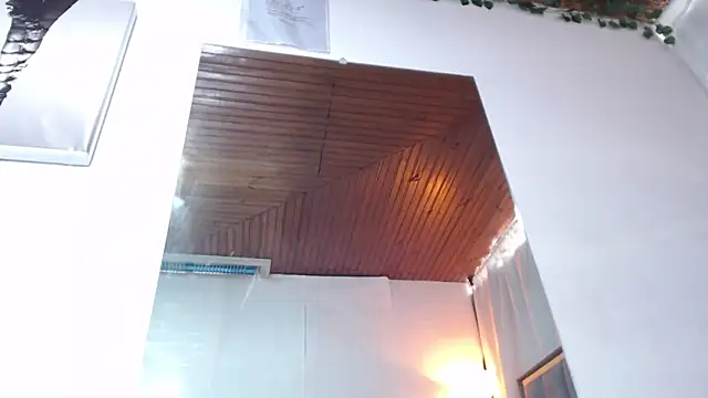 Naia x online show from March 4, 2026, 2:14 pm