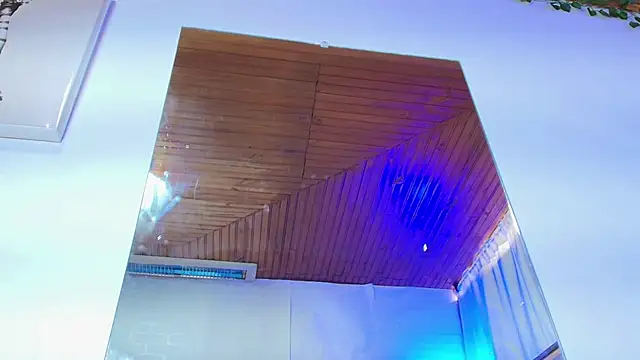 Naia x online show from November 6, 2025, 8:02 pm