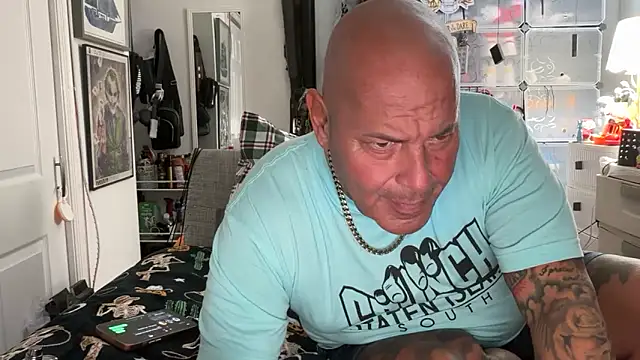 joeytatts66 online show from October 28, 2025, 1:06 am