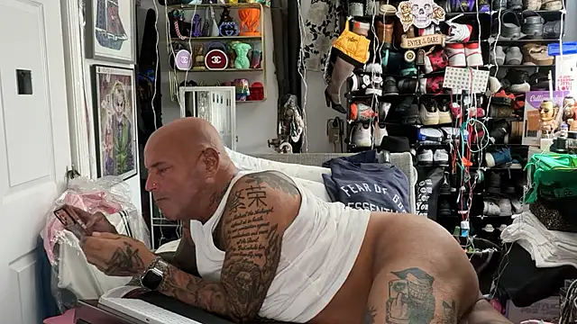 joeytatts66 online show from March 11, 2026, 1:32 am