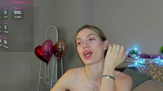 Snapshot of Cherry_Price chatting on February 18, 2026, 11:45 pm Cherry Price online show from February 18, 2026, 11:45 pm