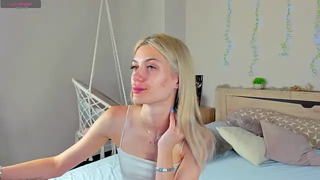 Snapshot of Cherry_Price chatting on July 20, 2026, 11:18 pm Cherry Price online show from July 20, 2026, 11:18 pm