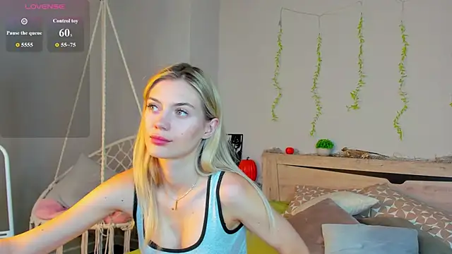 Snapshot of Cherry_Price chatting on July 8, 2026, 12:13 am Cherry Price online show from July 8, 2026, 12:13 am