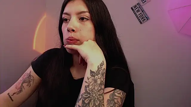 Snapshot of iam_emy chatting on February 26, 2025, 8:47 pm iam emy online show from February 26, 2025, 8:47 pm