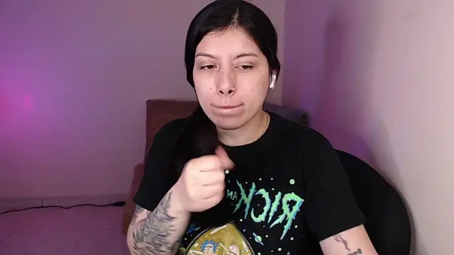 Snapshot of iam_emy chatting on February 10, 2026, 4:33 am iam emy online show from February 10, 2026, 4:33 am