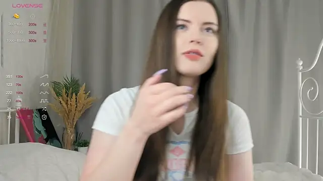 Snapshot of LoraDevon chatting on February 26, 2025, 7:21 pm LoraDevon online show from February 26, 2025, 7:21 pm