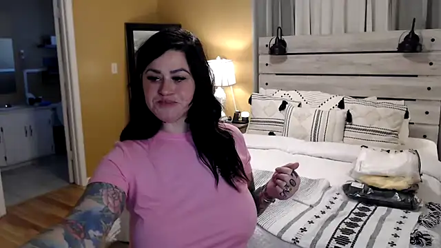 Snapshot of TexasTattooedHouseWife chatting on March 4, 2025, 7:11 pm TexasTattooedHouseWife online show from March 4, 2025, 7:11 pm