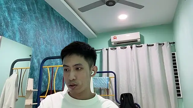 XiiaoZheng99 online show from August 5, 2026, 3:17 pm