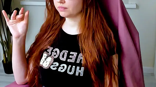 Snapshot of CarolGiggly chatting on February 21, 2026, 12:23 am CarolGiggly online show from February 21, 2026, 12:23 am