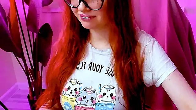 Snapshot of CarolGiggly chatting on February 1, 2026, 5:00 pm CarolGiggly online show from February 1, 2026, 5:00 pm