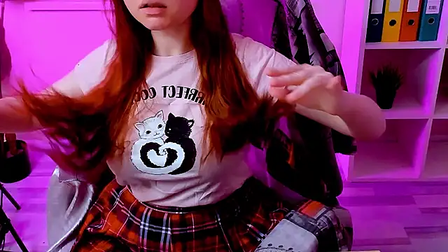 Snapshot of CarolGiggly chatting on February 4, 2026, 10:16 pm CarolGiggly online show from February 4, 2026, 10:16 pm