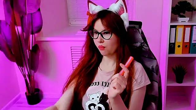 Snapshot of CarolGiggly chatting on February 19, 2026, 1:41 pm CarolGiggly online show from February 19, 2026, 1:41 pm