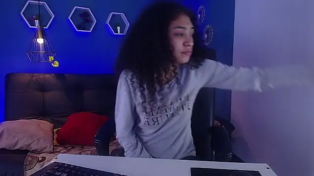 Snapshot of Aurora_ath chatting on February 1, 2026, 12:09 am Aurora ath online show from February 1, 2026, 12:09 am