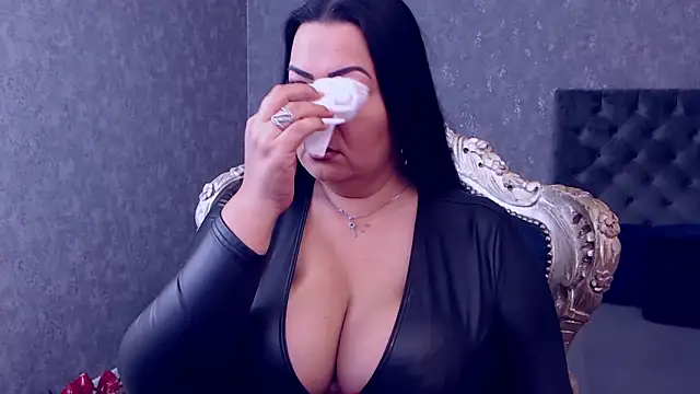 LindaBrairs online show from November 13, 2025, 6:28 am