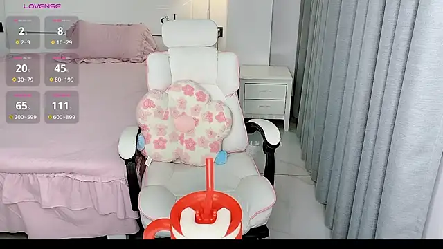 Snapshot of -Wendy__ chatting on February 7, 2025, 5:18 pm -Wendy online show from February 7, 2025, 5:18 pm