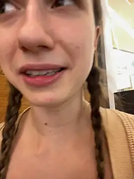 Lia  Love online show from March 12, 2025, 4:13 pm