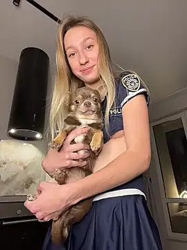 Lia  Love online show from November 30, 2025, 2:07 pm