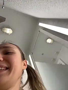 Lia  Love online show from November 23, 2025, 1:10 pm