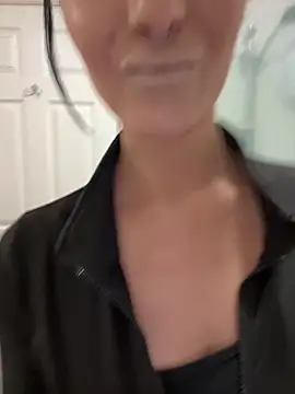 Snapshot of SweetSolez chatting on February 28, 2026, 10:09 pm SweetSolez online show from February 28, 2026, 10:09 pm