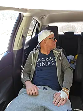 xxJANI2xx online show from March 18, 2025, 12:06 pm