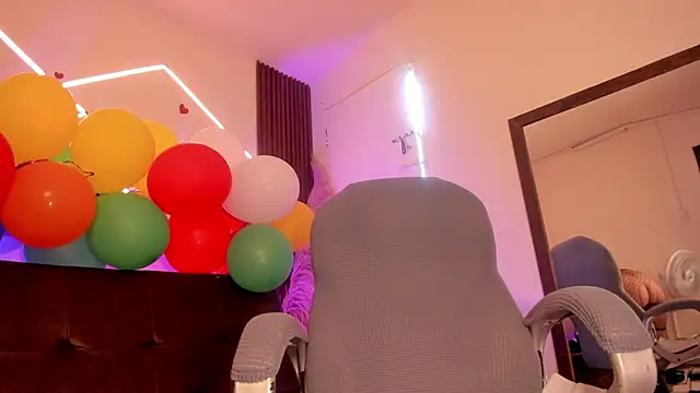 lunaalynch online show from March 28, 2026, 8:32 pm