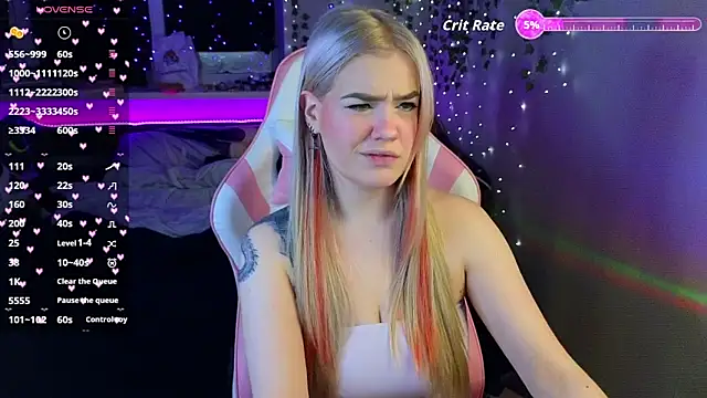 RedVelveten online show from December 17, 2025, 5:40 pm