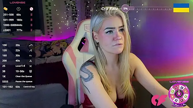 RedVelveten online show from October 6, 2025, 7:14 pm