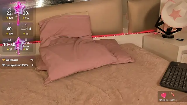 Snapshot of Mis__lola chatting on December 4, 2024, 11:30 pm Mis lola online show from December 4, 2024, 11:30 pm