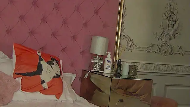 Snapshot of MisshaNight chatting on February 14, 2026, 5:18 am MisshaNight online show from February 14, 2026, 5:18 am