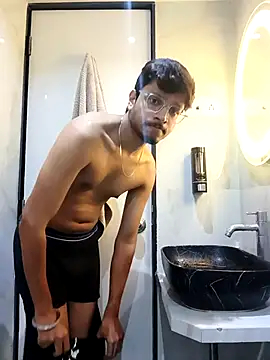 skinnyyyyyyyyy online show from April 17, 2026, 4:26 am