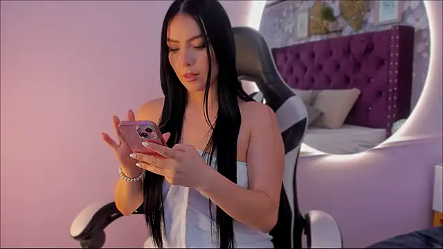 mia greeco online show from December 4, 2024, 6:11 pm