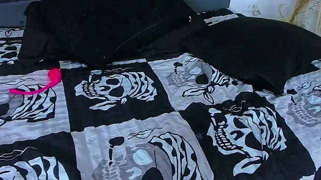 Miaelliee online show from December 19, 2024, 11:14 pm