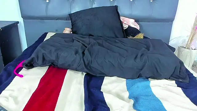 Miaelliee online show from January 1, 2025, 1:37 am