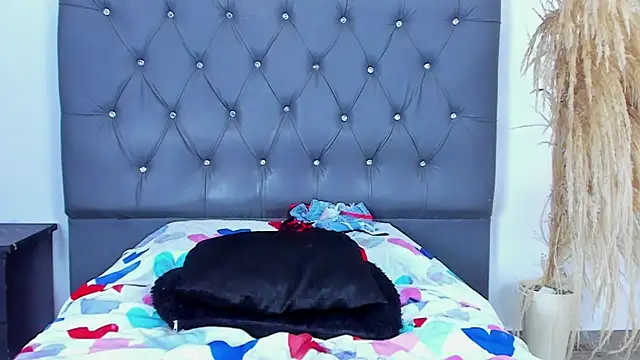 Miaelliee online show from December 23, 2024, 1:29 am