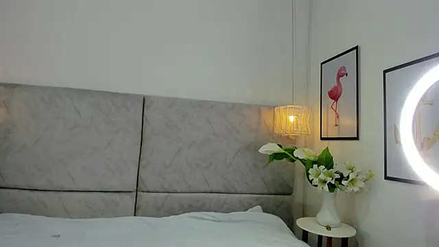 naomiii   online show from December 3, 2025, 11:42 am