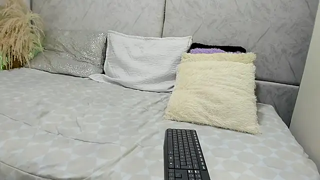Snapshot of naomiii__ chatting on May 5, 2026, 11:35 am naomiii online show from May 5, 2026, 11:35 am