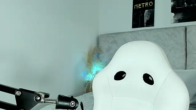 Snapshot of naomiii__ chatting on May 11, 2026, 4:04 pm naomiii online show from May 11, 2026, 4:04 pm