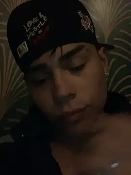 Snapshot of SantiagoReyesFtt chatting on December 5, 2024, 8:38 am SantiagoReyesFtt online show from December 5, 2024, 8:38 am