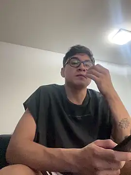 Snapshot of LCarreraa chatting on February 22, 2026, 12:46 am LCarreraa online show from February 22, 2026, 12:46 am