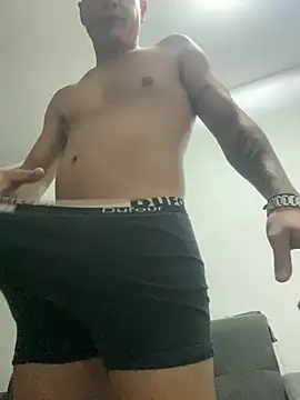 Snapshot of LCarreraa chatting on March 8, 2025, 6:32 am LCarreraa online show from March 8, 2025, 6:32 am