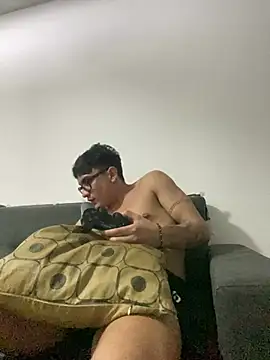 Snapshot of LCarreraa chatting on March 4, 2025, 2:27 am LCarreraa online show from March 4, 2025, 2:27 am