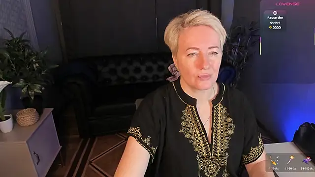 Nika Smit online show from March 1, 2026, 5:29 am