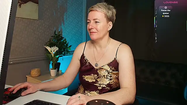 Nika Smit online show from March 22, 2026, 7:10 am