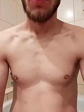 hoot denis28 online show from March 22, 2025, 4:04 pm