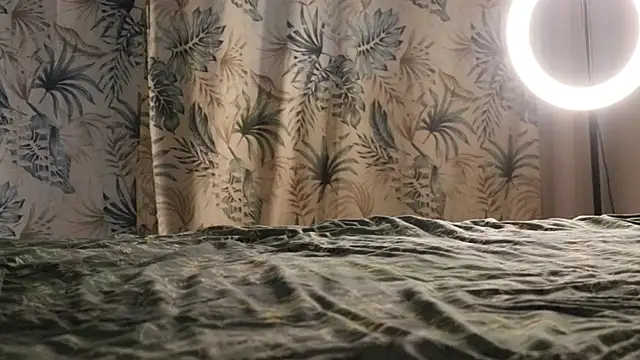 IvyKaelani online show from January 6, 2026, 1:15 pm