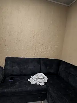 Danielraz online show from February 17, 2026, 11:57 pm