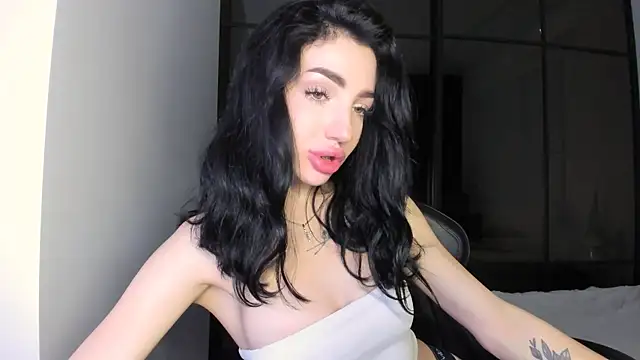 NancyLovee  online show from October 17, 2025, 7:04 pm